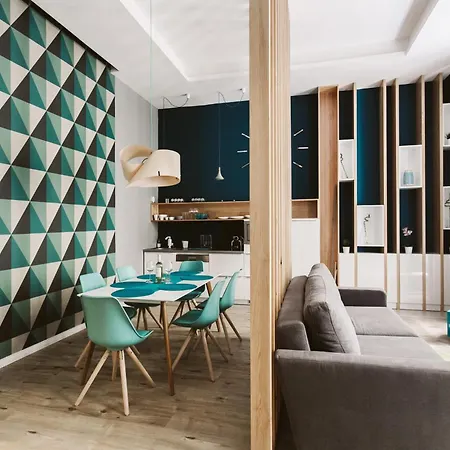 Turquoise Harmony In The Heart Of The ブダペスト