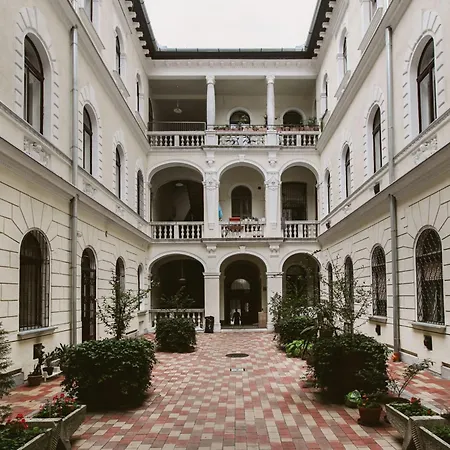 Turquoise Harmony In The Heart Of The شقة بودابست